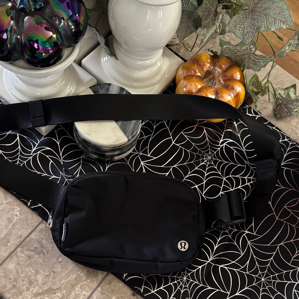 lululemon athletica Black Belt Bag - Picture 9 of 9
